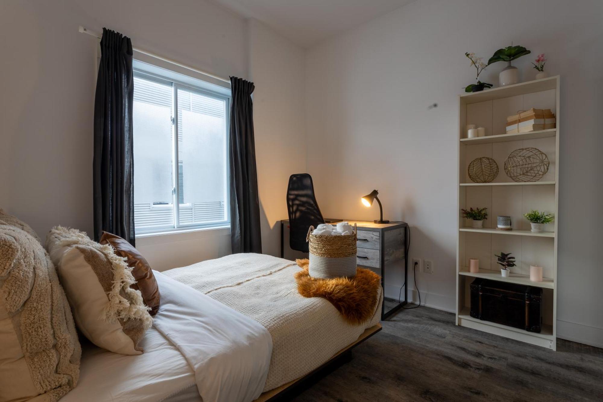 Chic And Spacious 3 Bedrooms In Griffintown Montreal