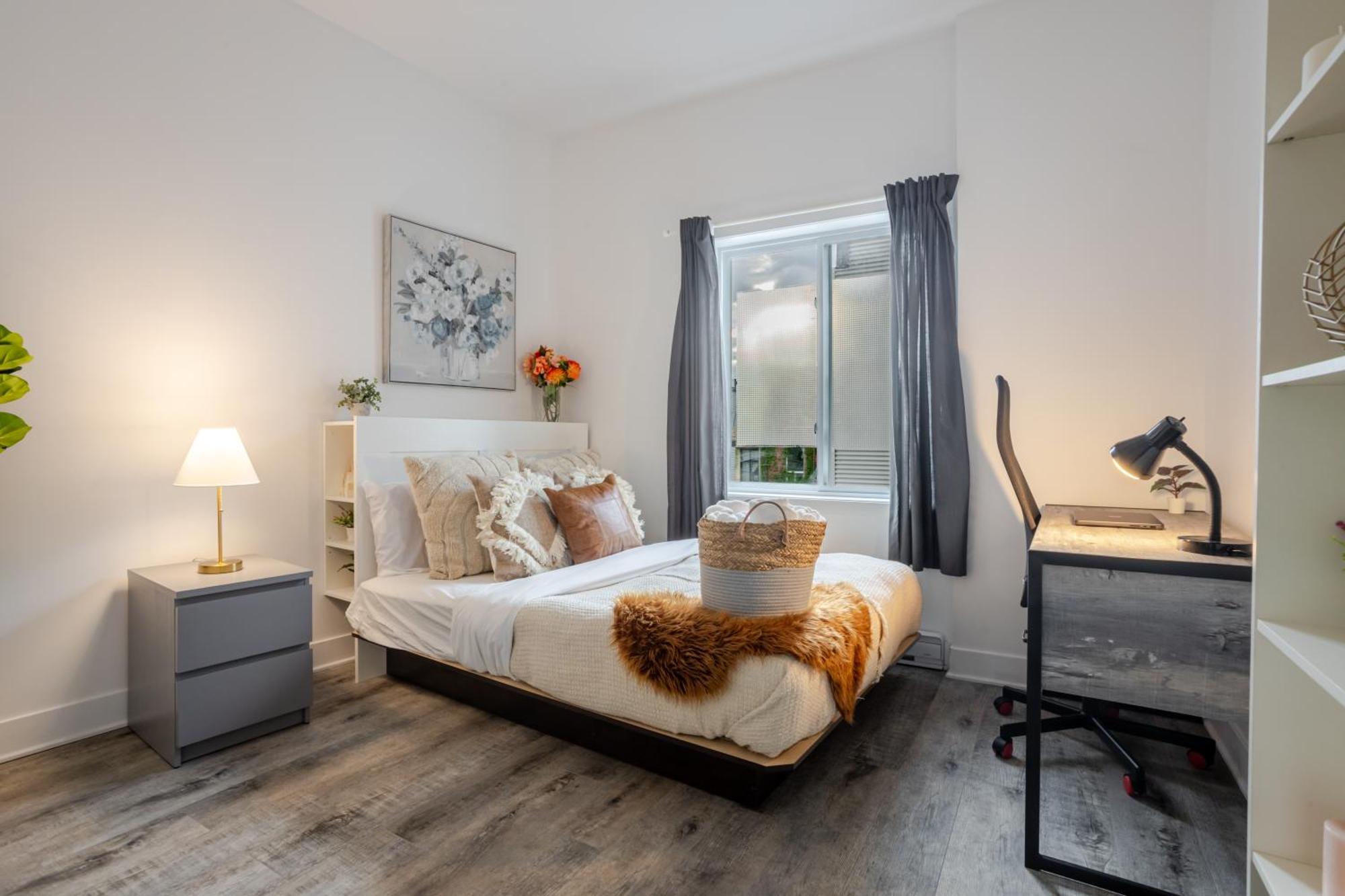 Chic And Spacious 3 Bedrooms In Griffintown Montreal