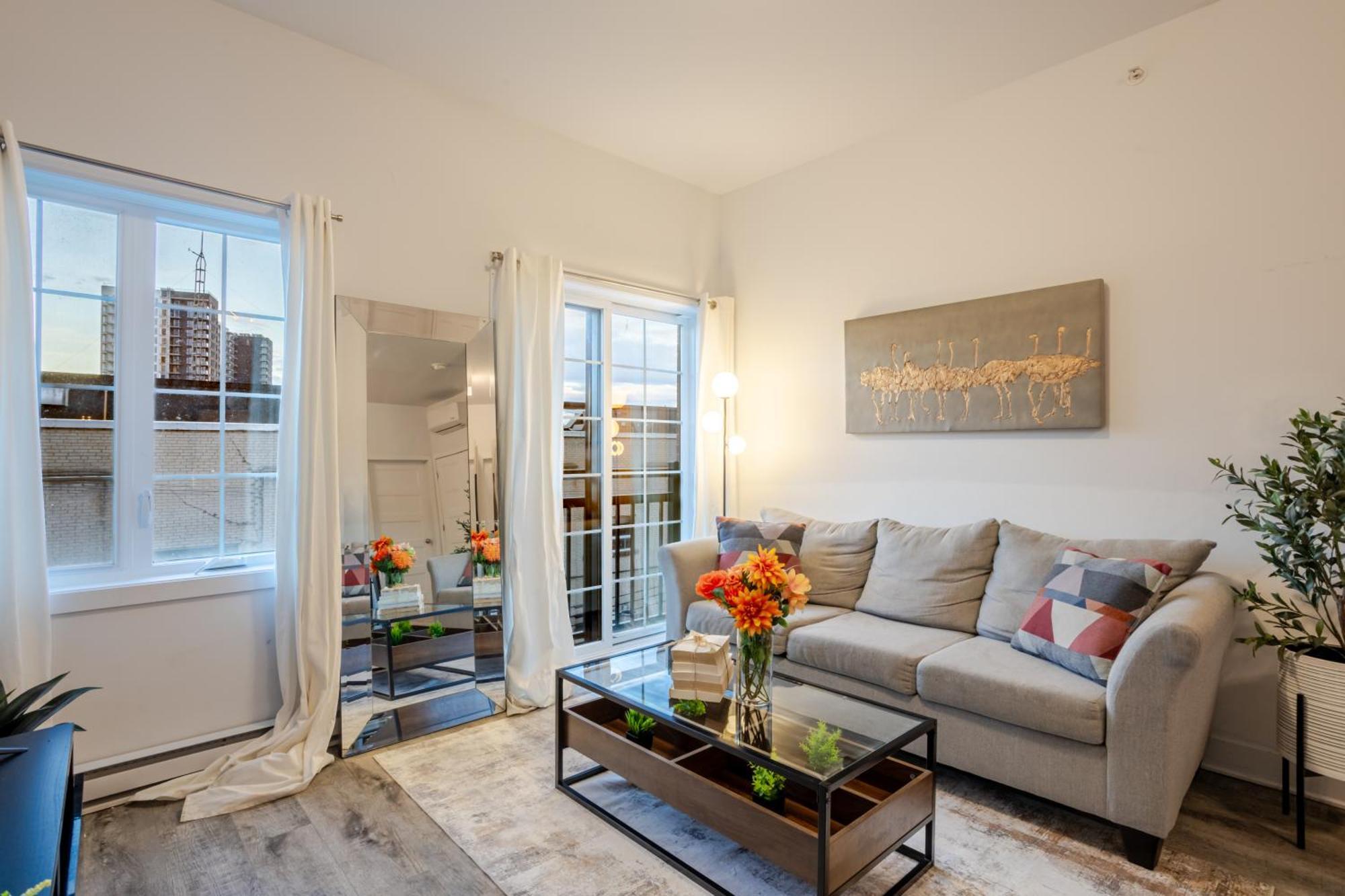 Chic And Spacious 3 Bedrooms In Griffintown